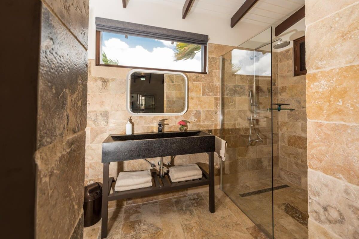 Nirvana Lodge with Private Pool and House Reef