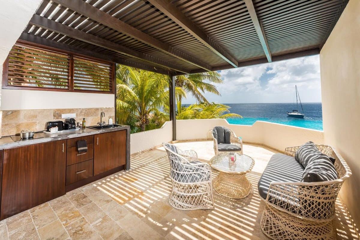 Nirvana Lodge with Private Pool and House Reef