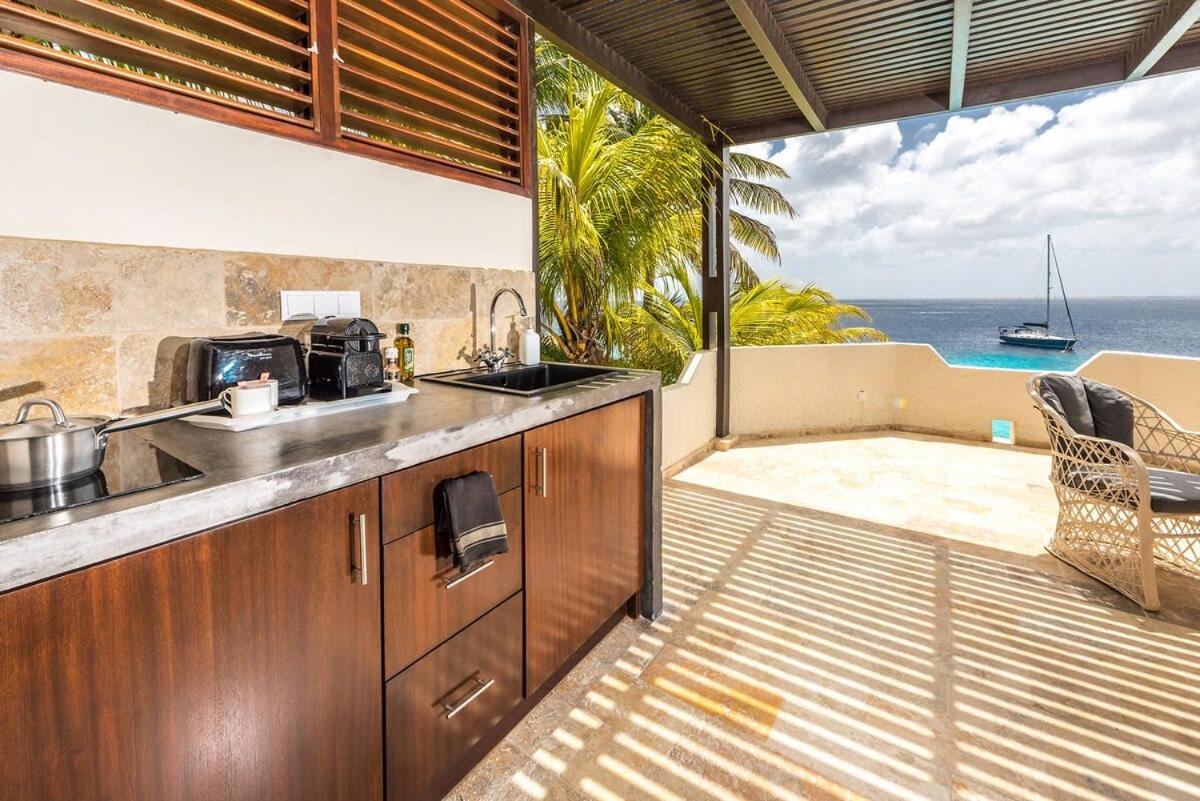 Nirvana Lodge with Private Pool and House Reef