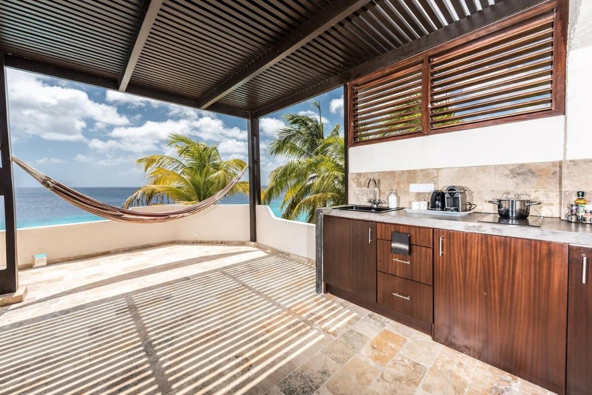 Nirvana Lodge with Private Pool and House Reef