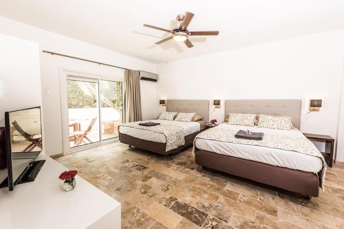 Nirvana Lodge with Private Pool and House Reef