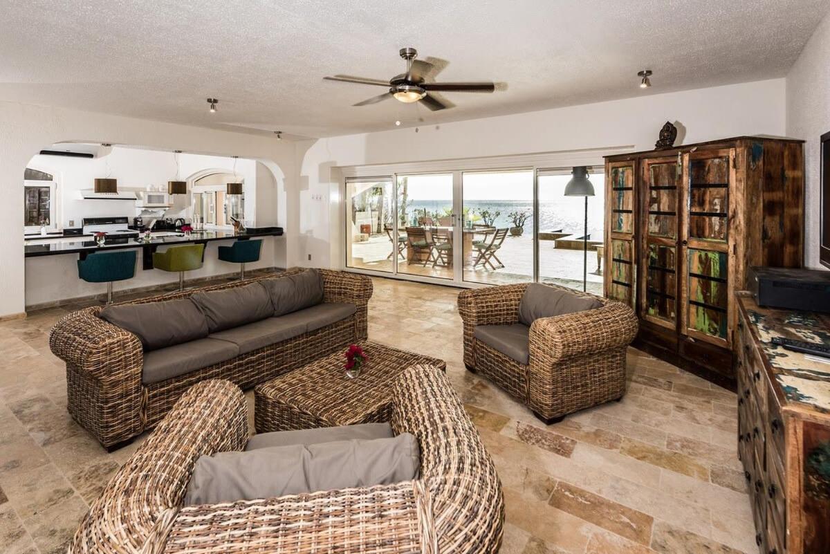 Nirvana Lodge with Private Pool and House Reef