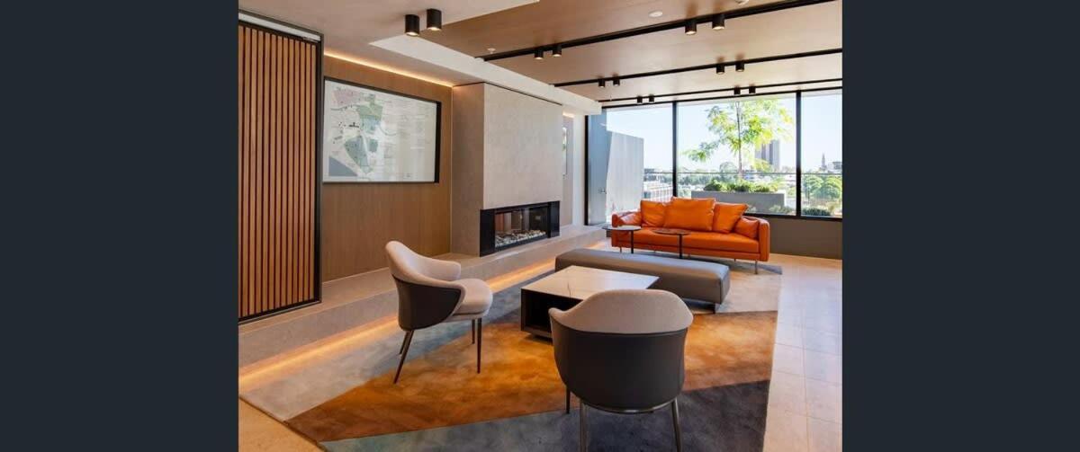 Stylish 1BR Apt in Melbourne CBD Wi-Fi Yoga