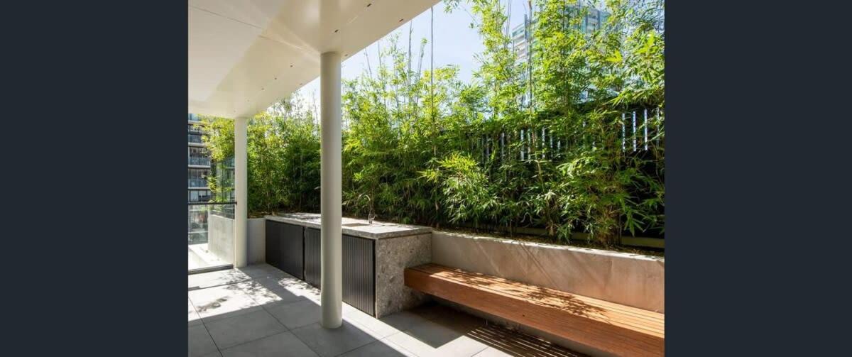 Stylish 1BR Apt in Melbourne CBD Wi-Fi Yoga