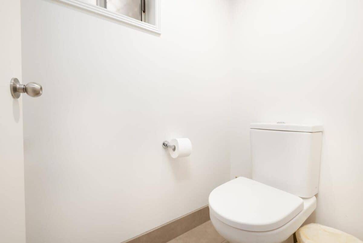 Spacious 3-BR Haven Prime Location Shopping Centre