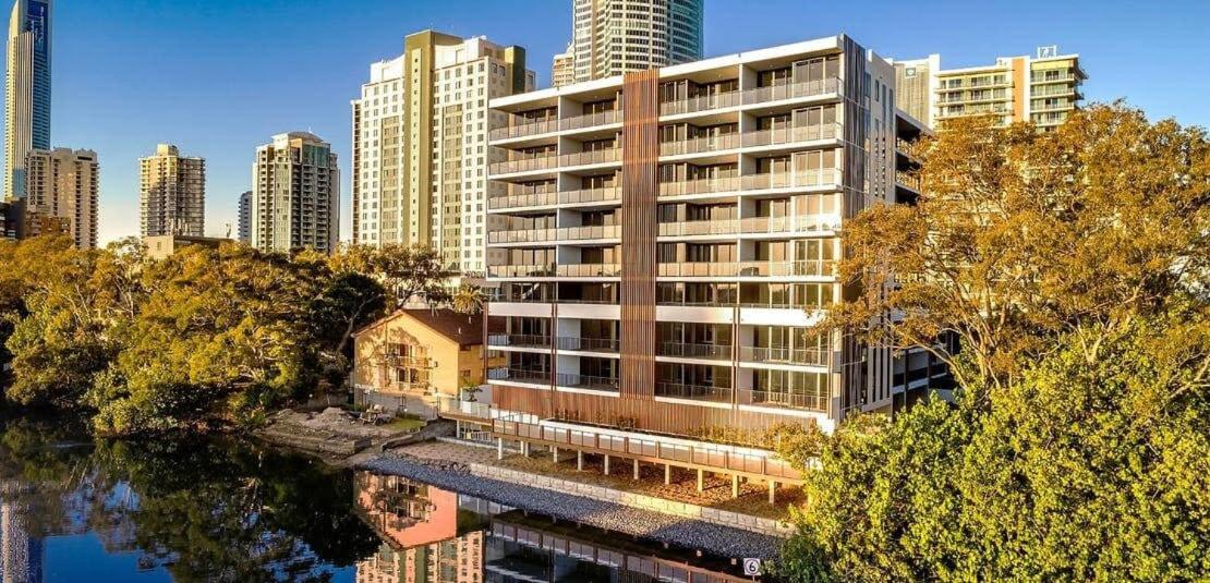 New 2BR Apt Prime Loc Stone's Throw from Train Stn