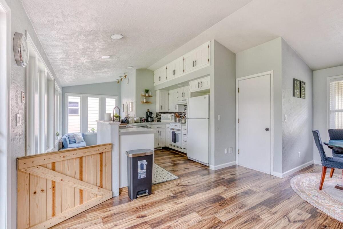 Albany Vacations - Monmouth Family Retreat - Pet Friendly, Play Areas, Hot Tub, Game Room - Property Image 2