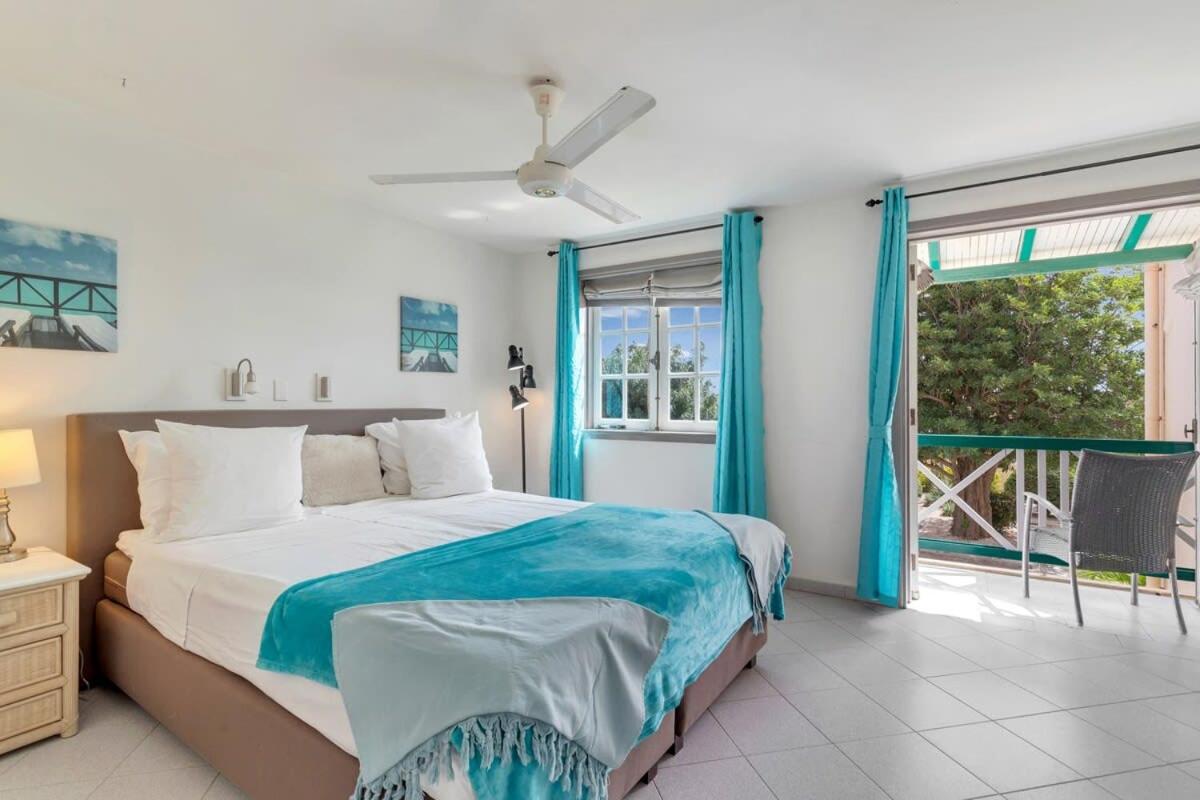 Port Bonaire Seascape A301 with Sea Views and Pool