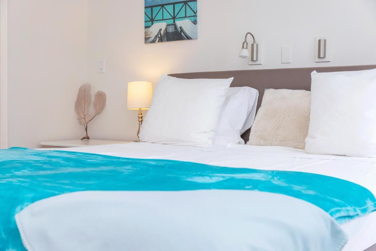 Port Bonaire Seascape A301 with Sea Views and Pool