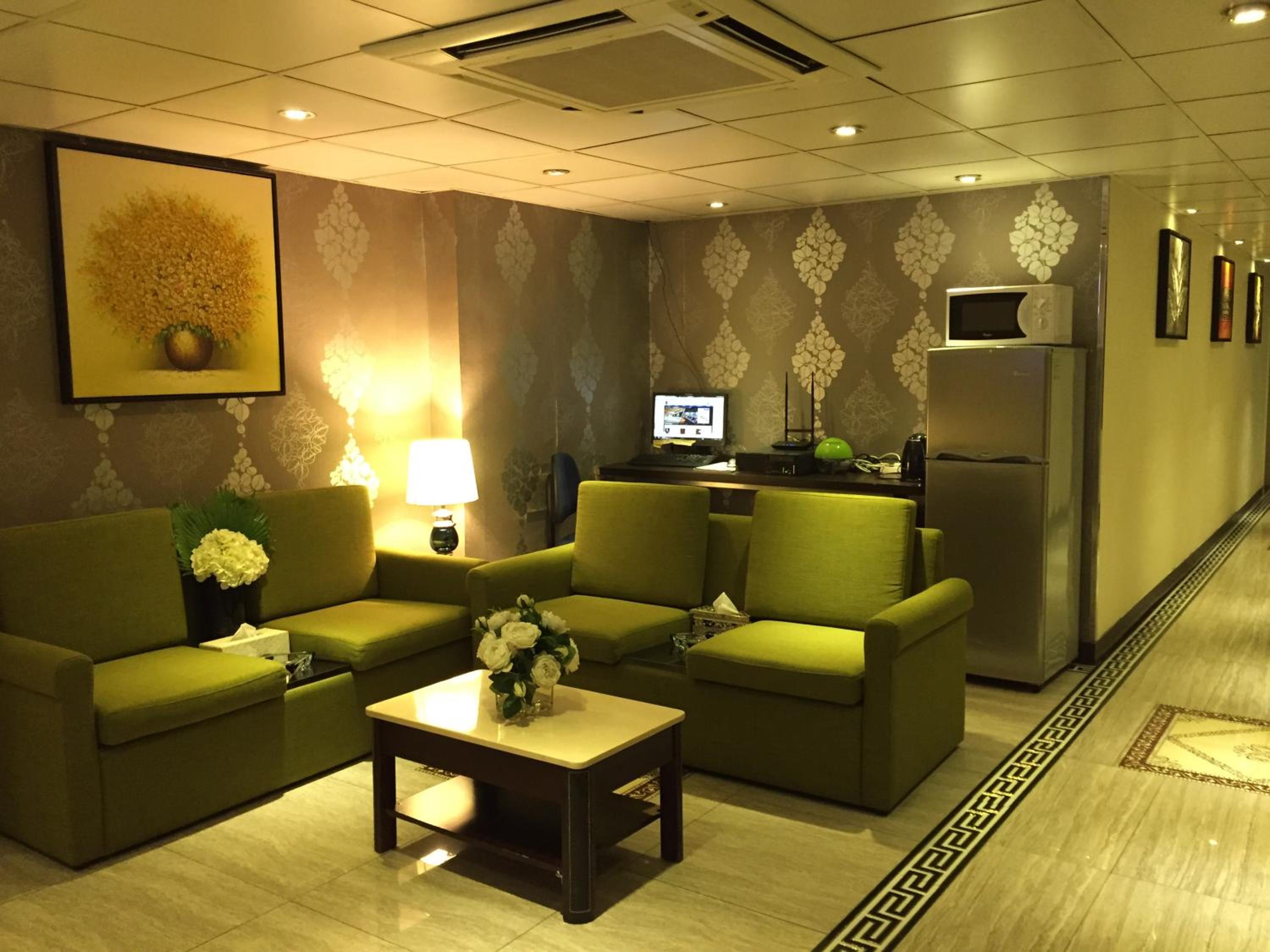 California Hotel - Image 5