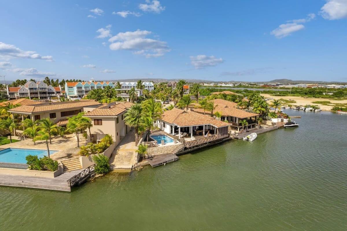 Coral Laguna in Laguna Marina