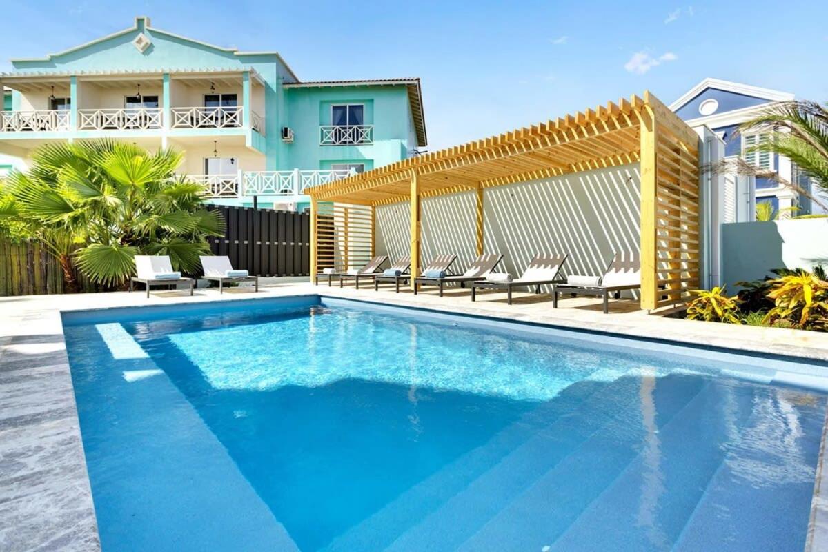 Liv Inn Bonaire with Pool and Nice Cooling Winds