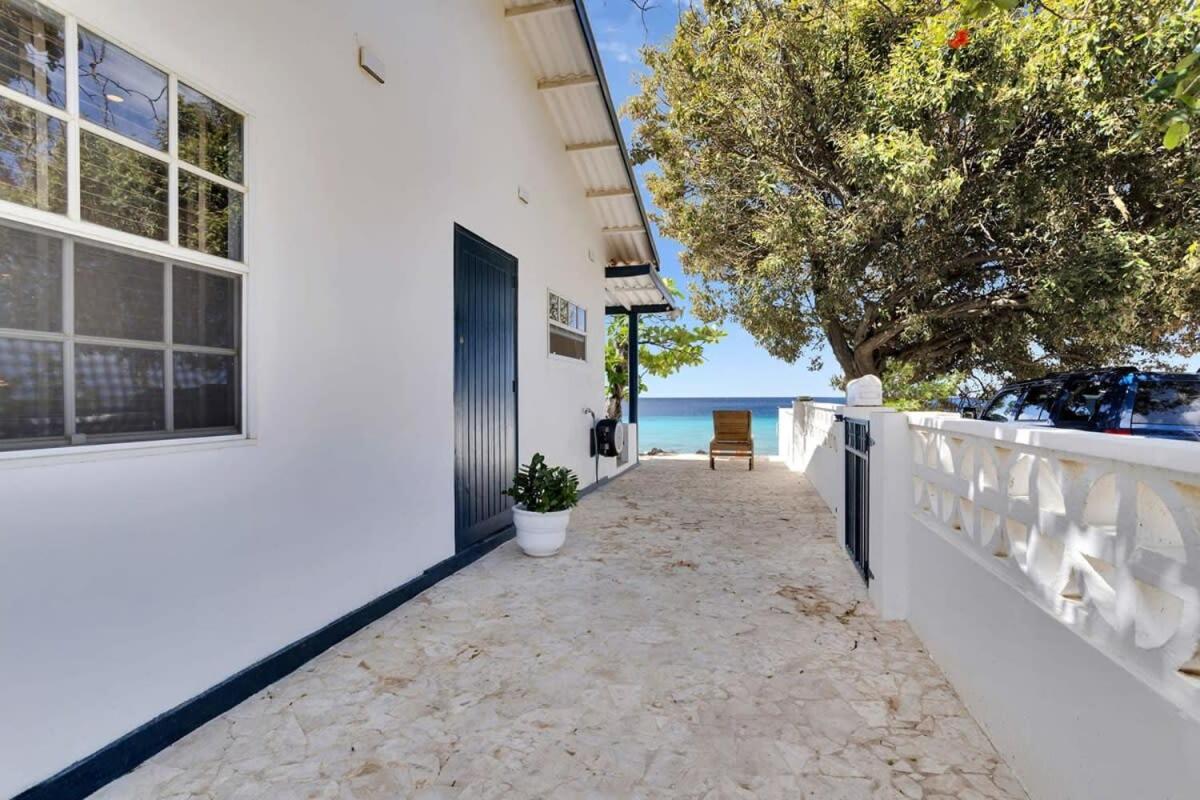 Pixel Paradise Oceanfront Villa with Stunning Views