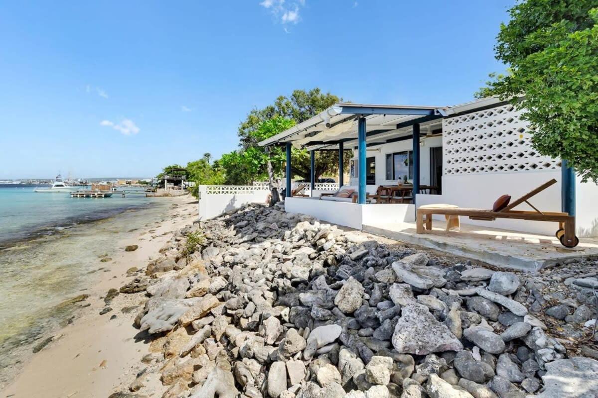 Pixel Paradise Oceanfront Villa with Stunning Views