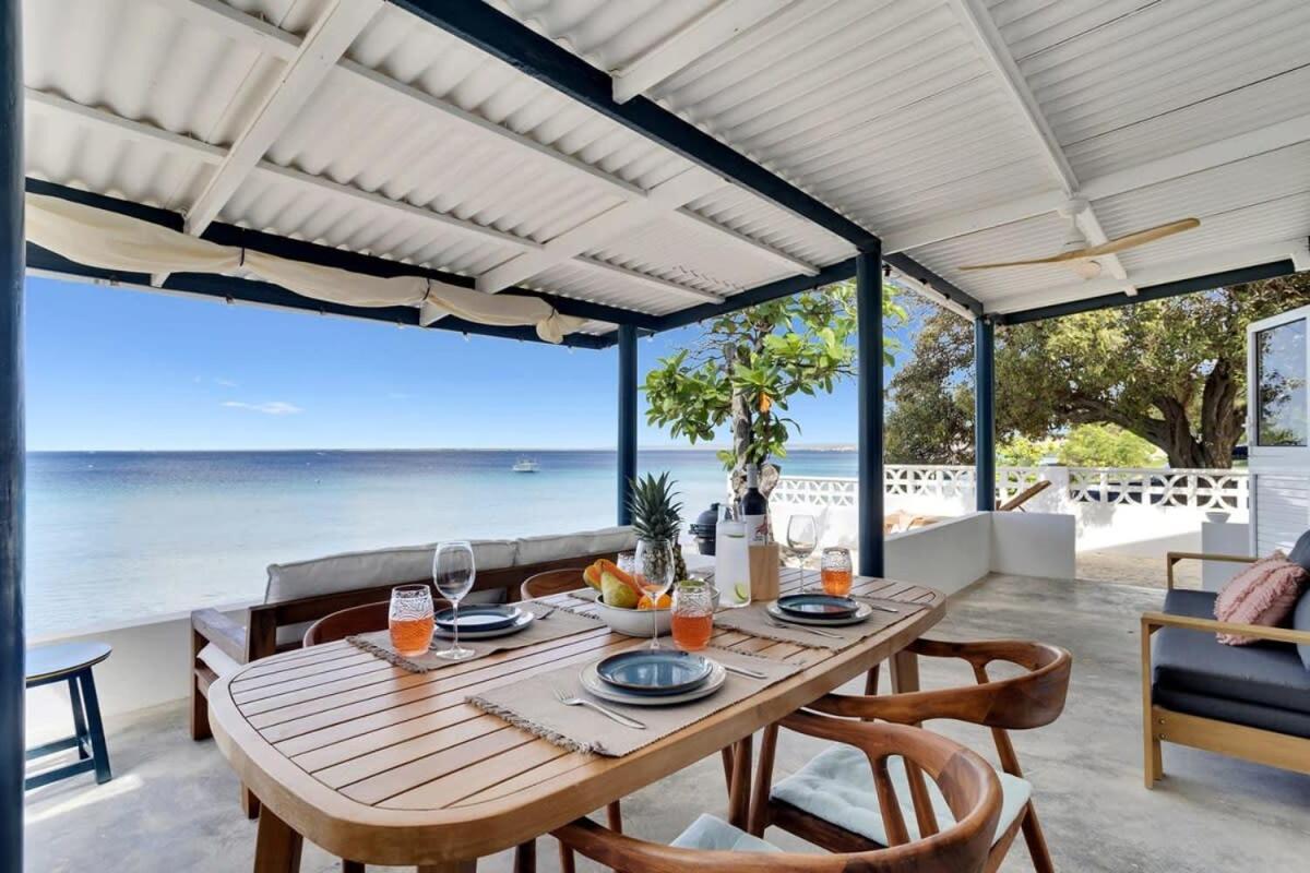 Pixel Paradise Oceanfront Villa with Stunning Views