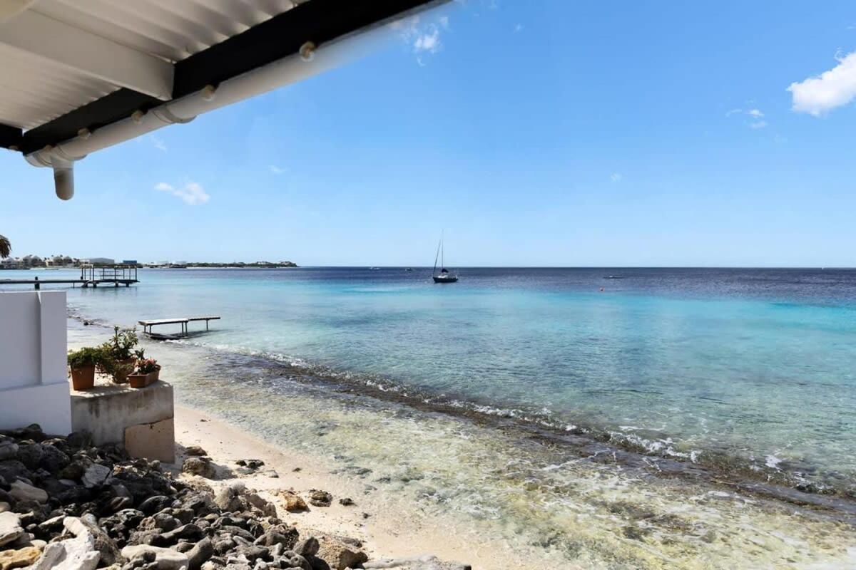 Pixel Paradise Oceanfront Villa with Stunning Views