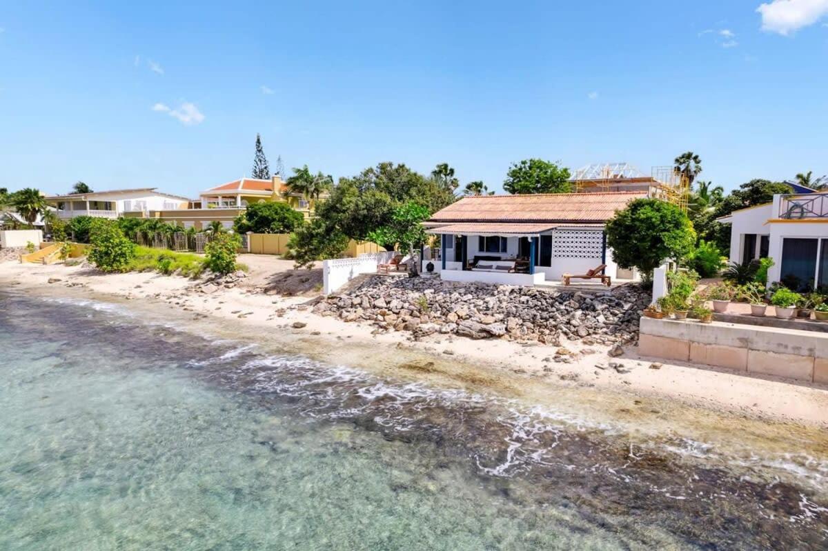 Pixel Paradise Oceanfront Villa with Stunning Views