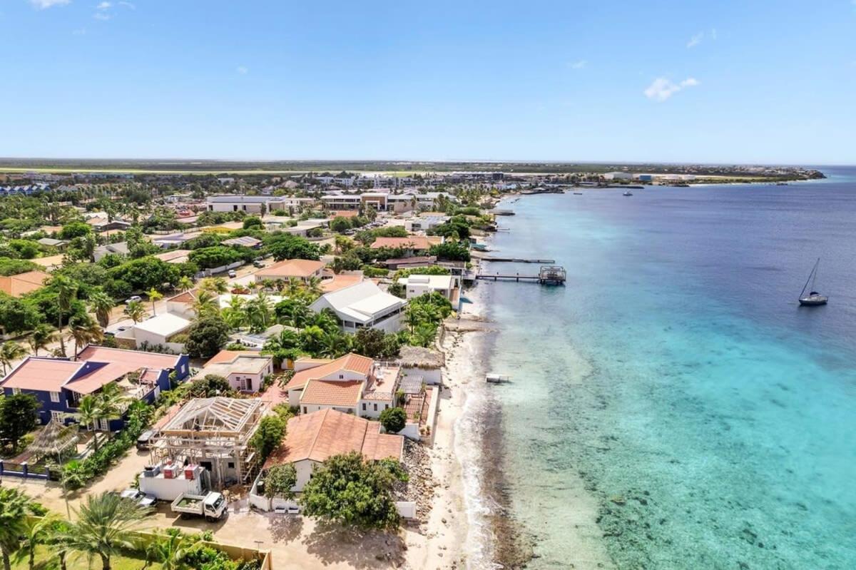 Pixel Paradise Oceanfront Villa with Stunning Views