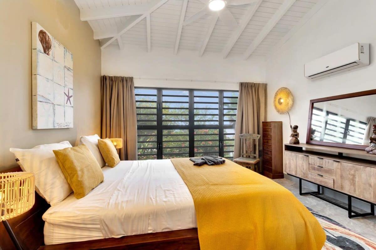 Villa Heros Sabadeco with Stunning Sea View