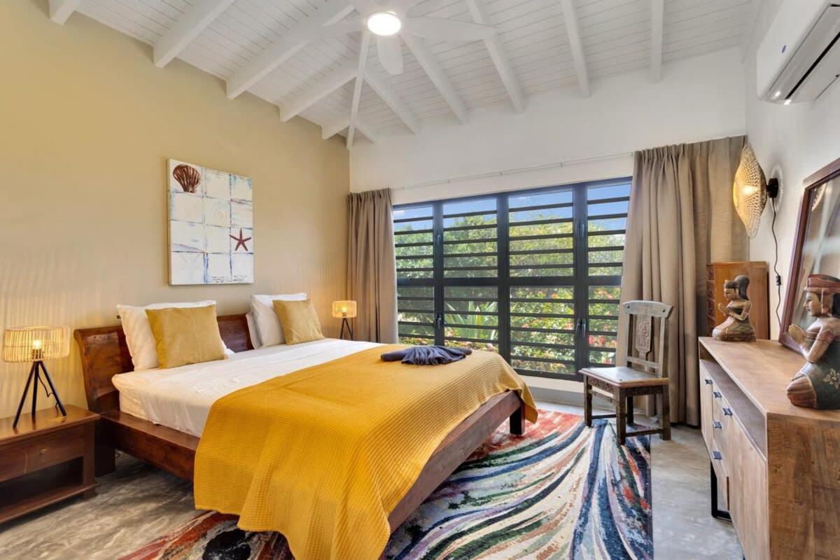 Villa Heros Sabadeco with Stunning Sea View
