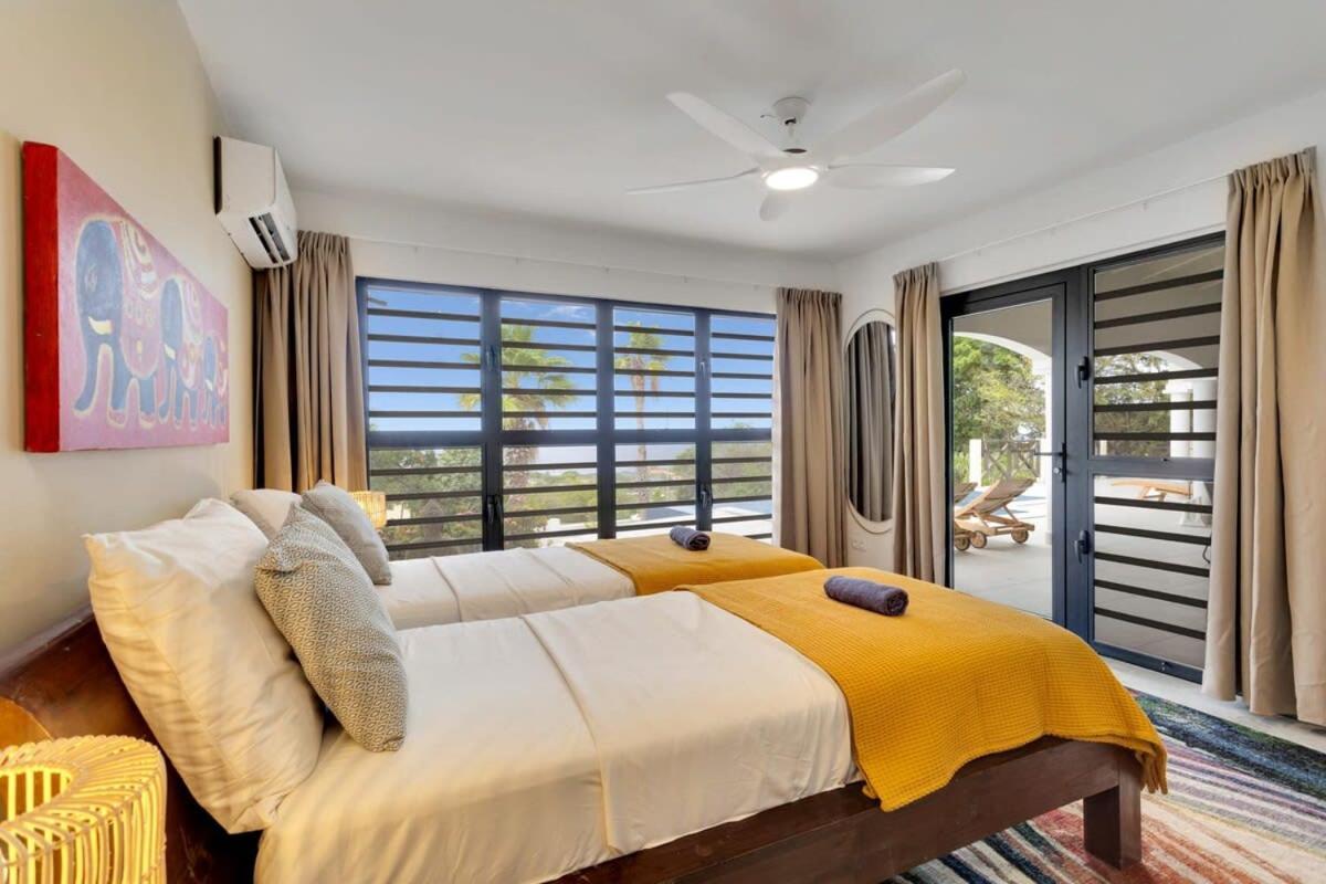 Villa Heros Sabadeco with Stunning Sea View