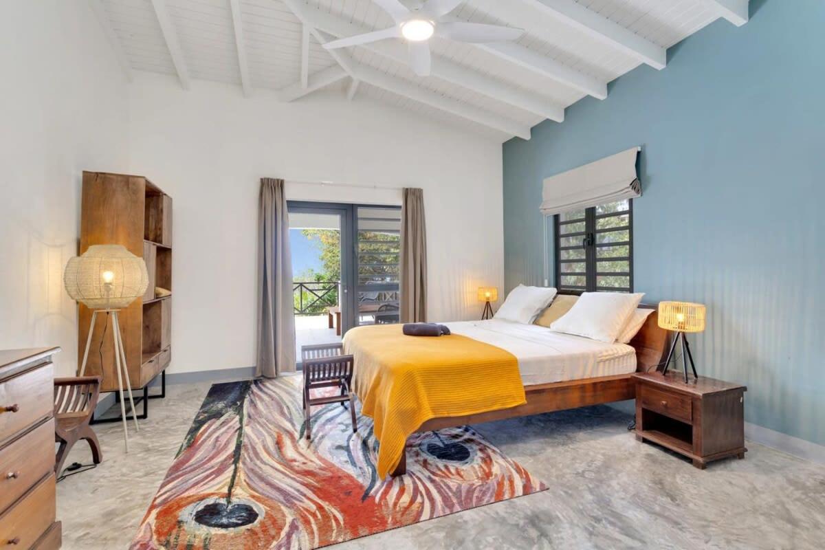 Villa Heros Sabadeco with Stunning Sea View