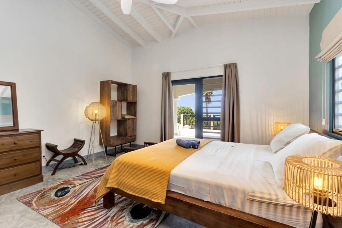 Villa Heros Sabadeco with Stunning Sea View