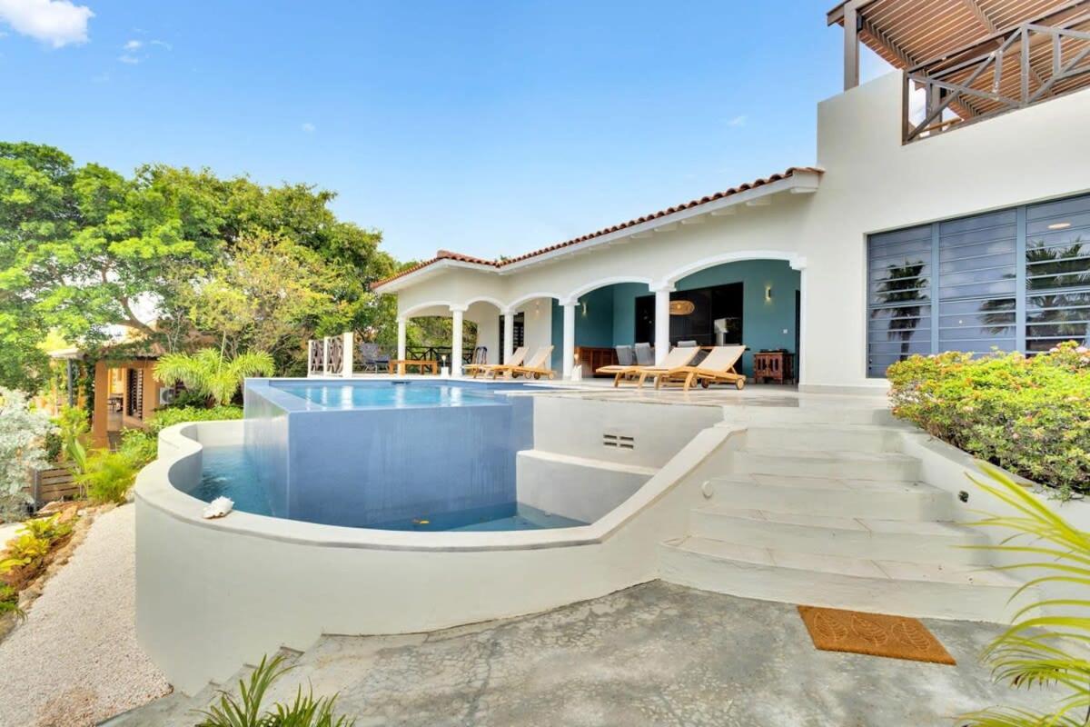 Villa Heros Sabadeco with Stunning Sea View