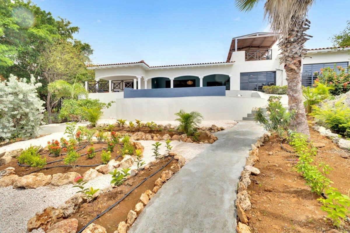 Villa Heros Sabadeco with Stunning Sea View