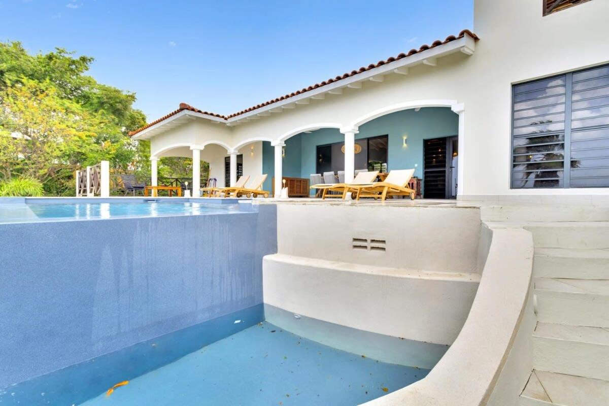 Villa Heros Sabadeco with Stunning Sea View