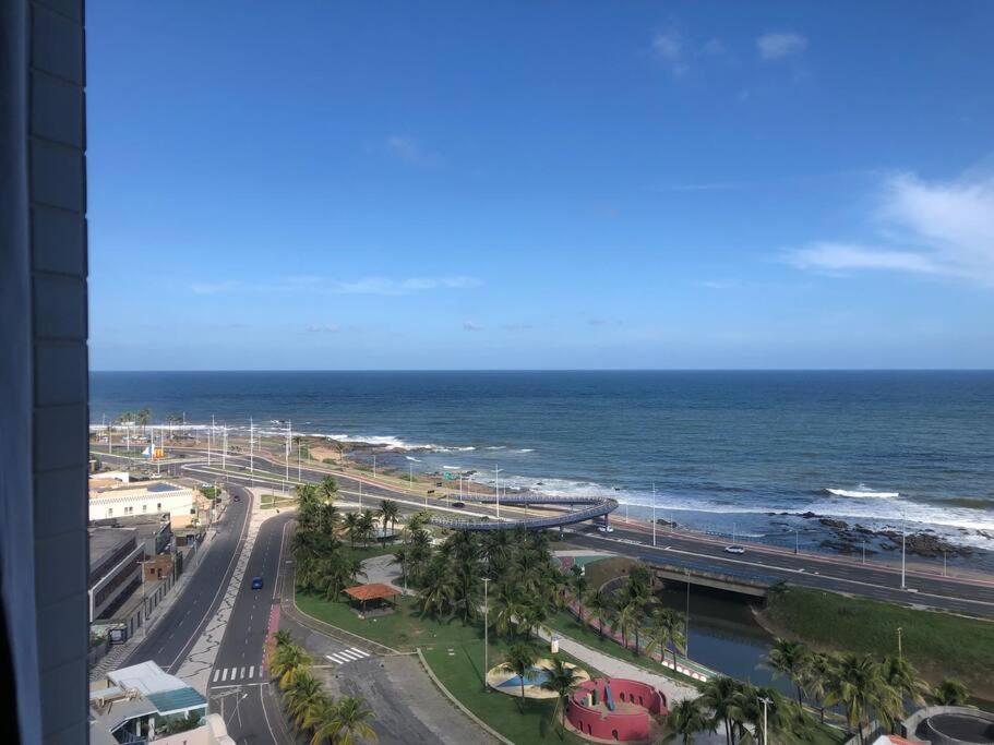 Estúdio c/ bela vista panorâmica em Costa Azul