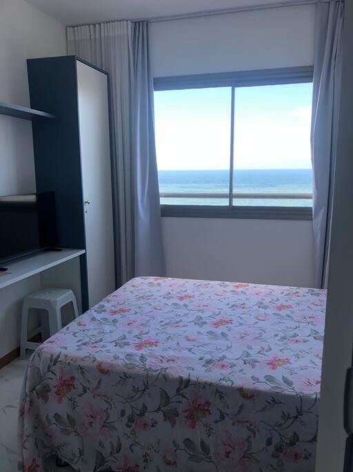 Estúdio c/ bela vista panorâmica em Costa Azul
