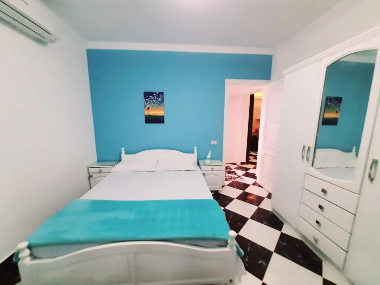 Alex's Homes 1 view 5