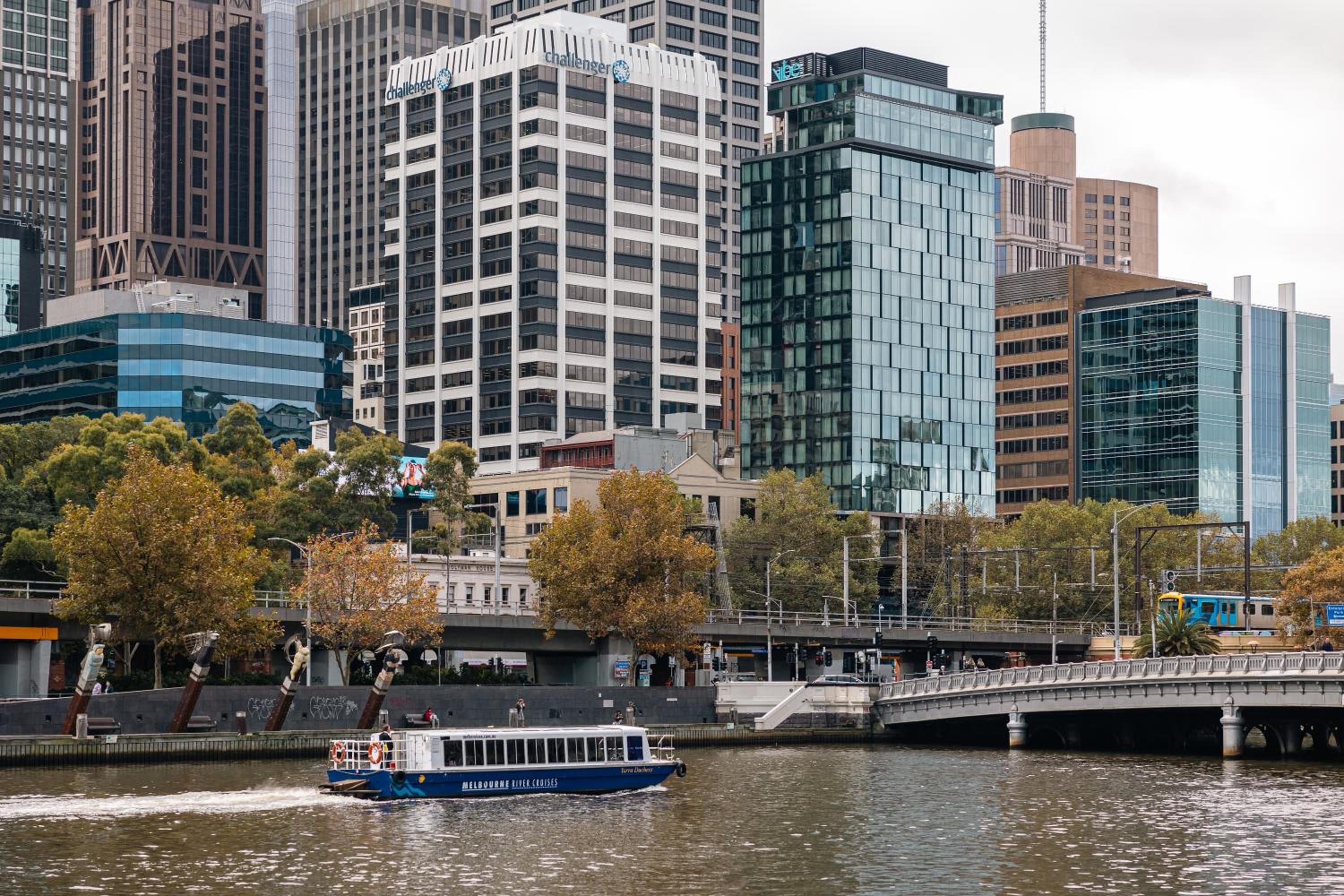 CBD 2BRM Apartment Yarra River Skyline View Free Parking