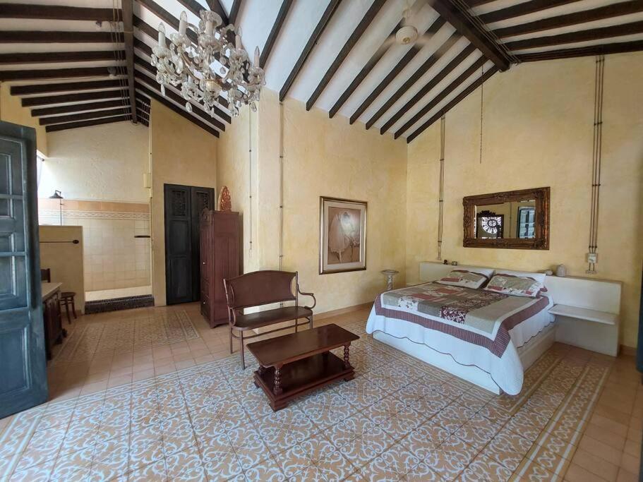 Casa en Cauca Viejo con piscina, Jacuzzi y turco