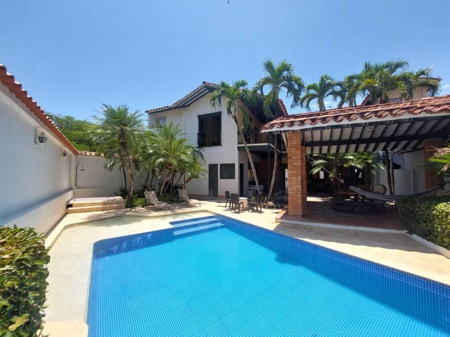 Casa en Cauca Viejo con piscina, Jacuzzi y turco