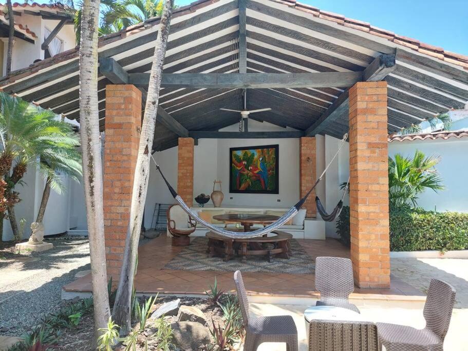 Casa en Cauca Viejo con piscina, Jacuzzi y turco