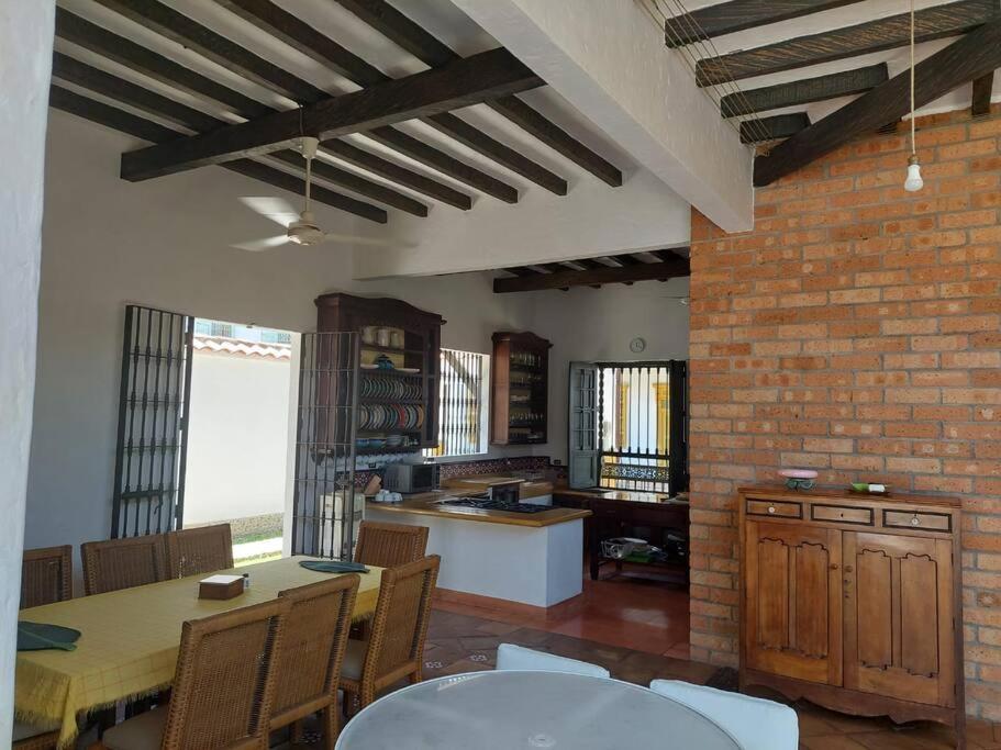 Casa en Cauca Viejo con piscina, Jacuzzi y turco