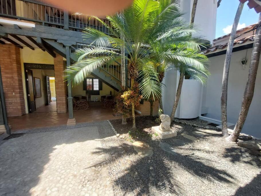Casa en Cauca Viejo con piscina, Jacuzzi y turco