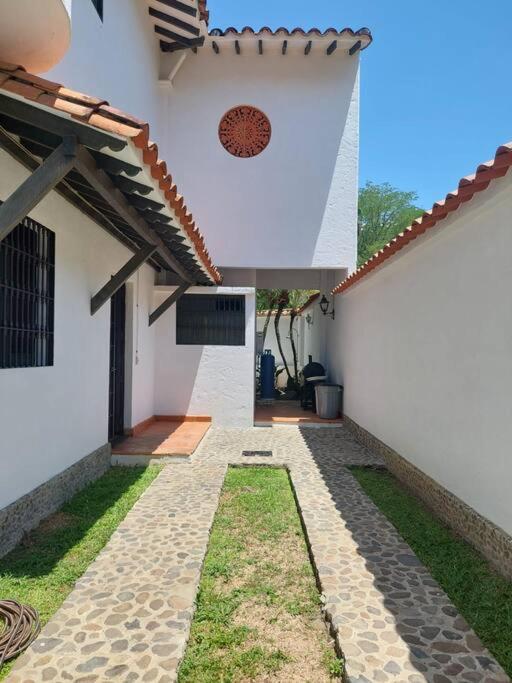 Casa en Cauca Viejo con piscina, Jacuzzi y turco