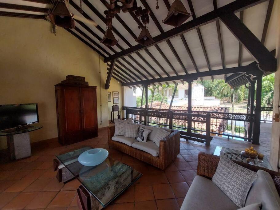 Casa en Cauca Viejo con piscina, Jacuzzi y turco
