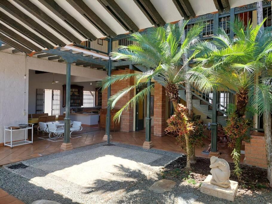 Casa en Cauca Viejo con piscina, Jacuzzi y turco