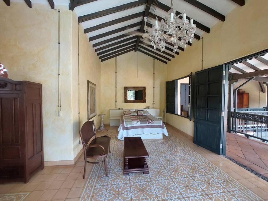 Casa en Cauca Viejo con piscina, Jacuzzi y turco
