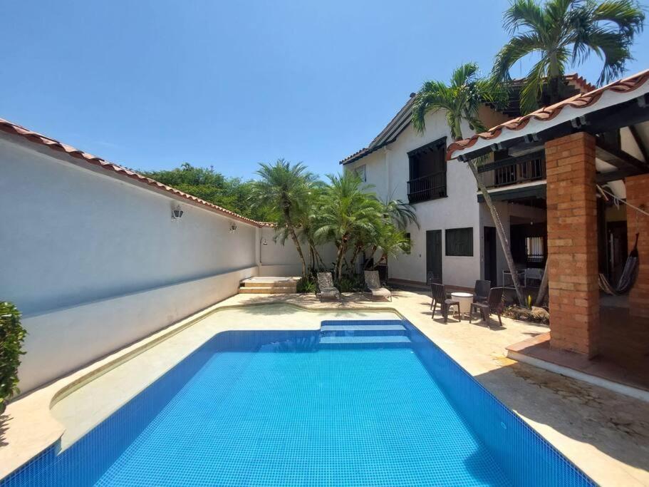 Casa en Cauca Viejo con piscina, Jacuzzi y turco
