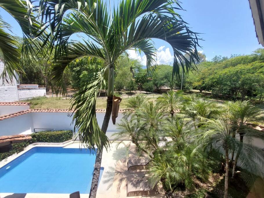 Casa en Cauca Viejo con piscina, Jacuzzi y turco