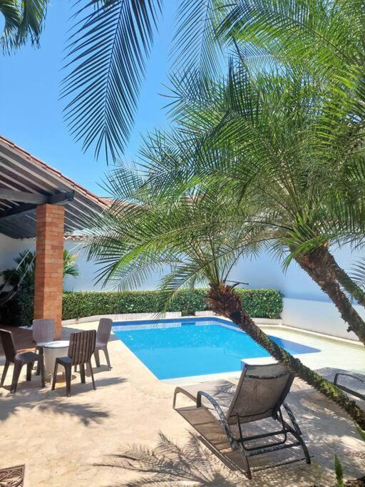 Casa en Cauca Viejo con piscina, Jacuzzi y turco