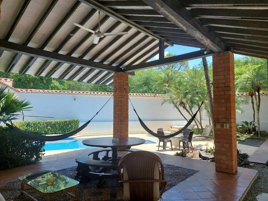 Casa en Cauca Viejo con piscina, Jacuzzi y turco