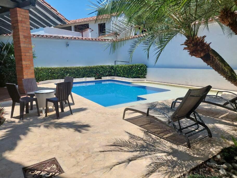 Casa en Cauca Viejo con piscina, Jacuzzi y turco