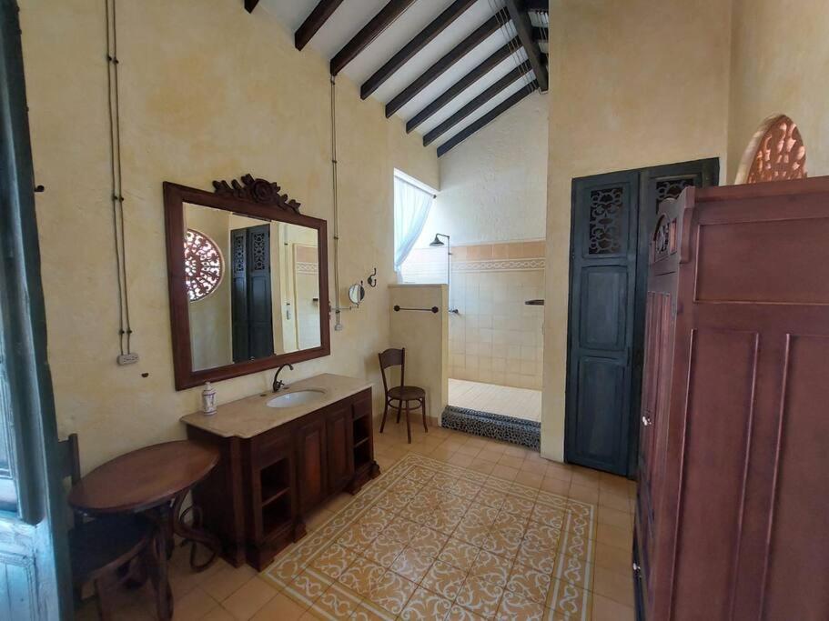 Casa en Cauca Viejo con piscina, Jacuzzi y turco