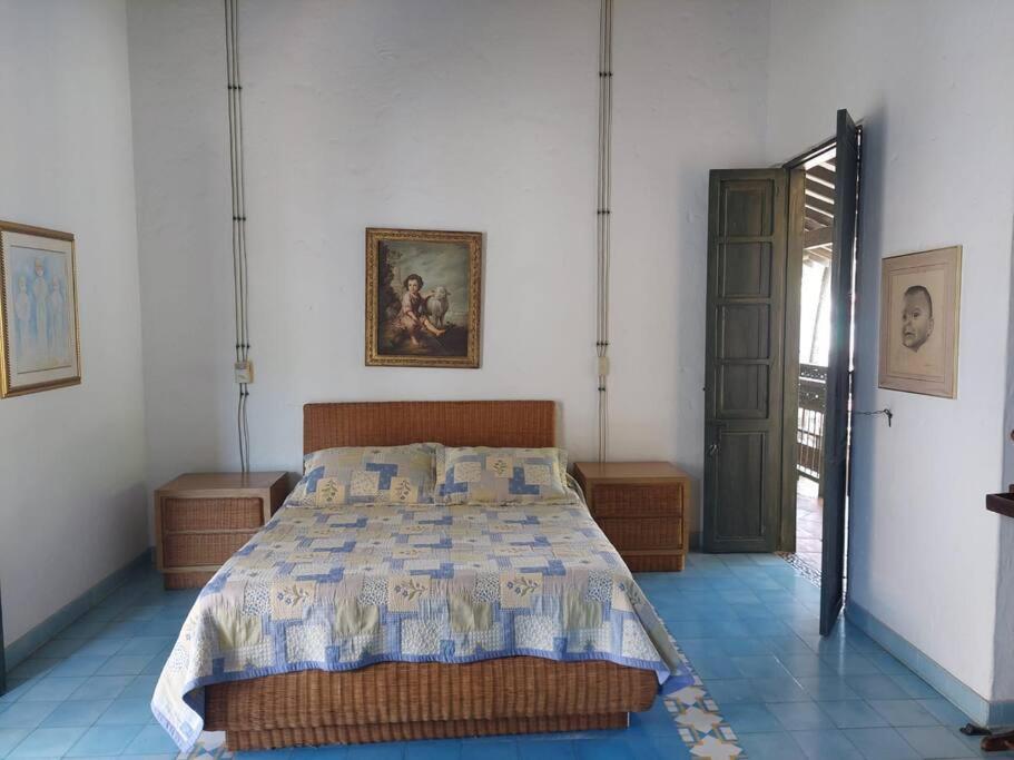 Casa en Cauca Viejo con piscina, Jacuzzi y turco